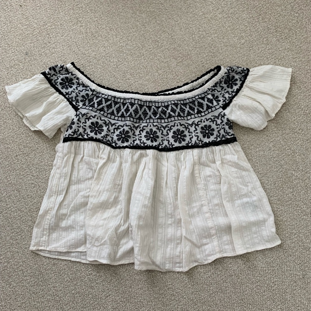 White Off-The-Shoulder Top with Floral Print from American Eagle (in XS)